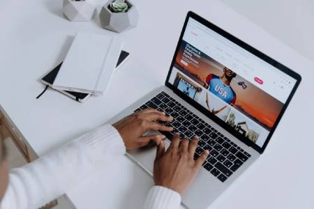 Domain Hosting Banner-img Domain Hosting Banner